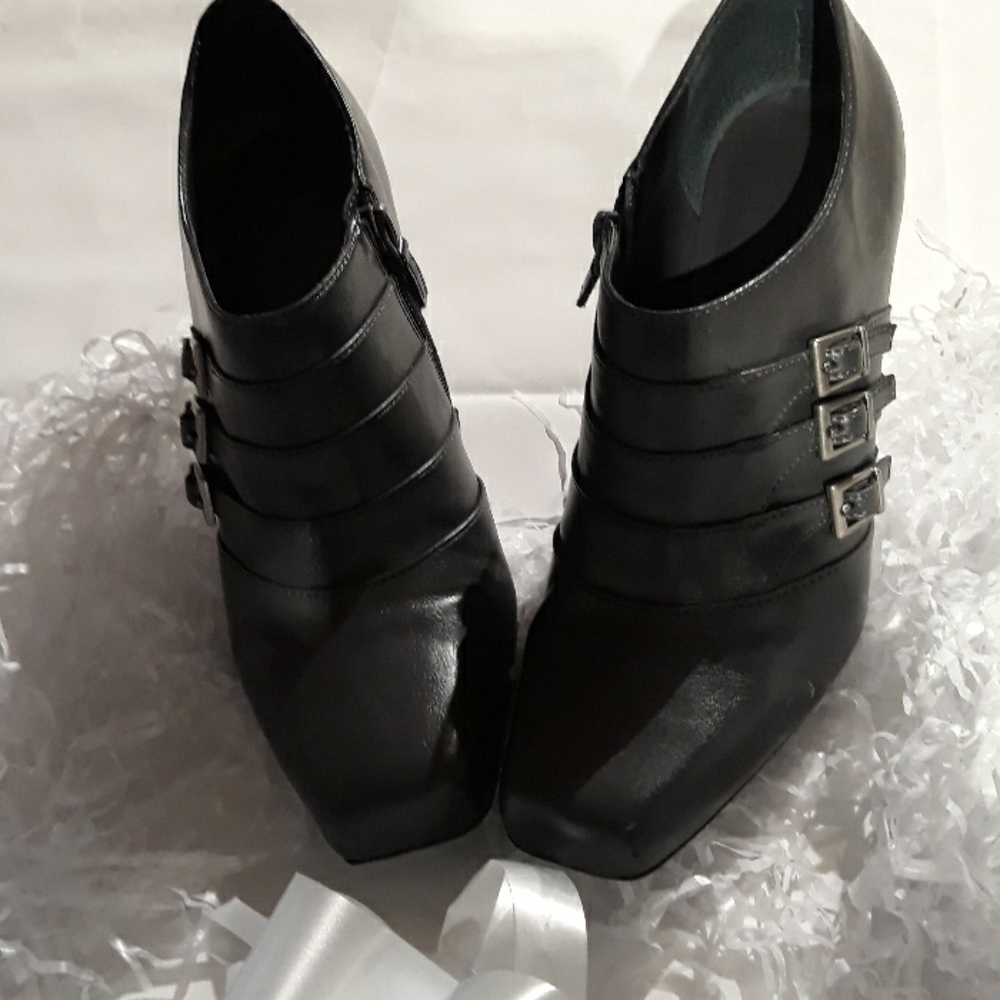 FRANCO SARTO HEELS , ACKLE CUT